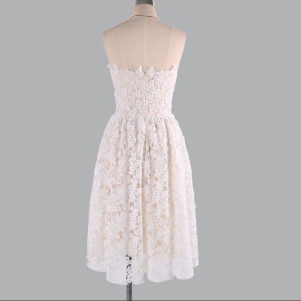 ❌ SOLD ❌White Lace Women's Strapless Dress - Picture 10 of 10